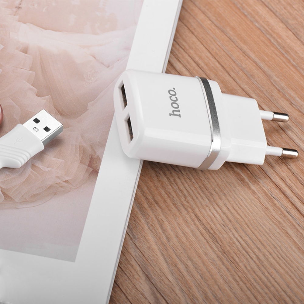 Сетевое зарядное устройство Hoco C12 2 USB белое + кабель USB to Lightning