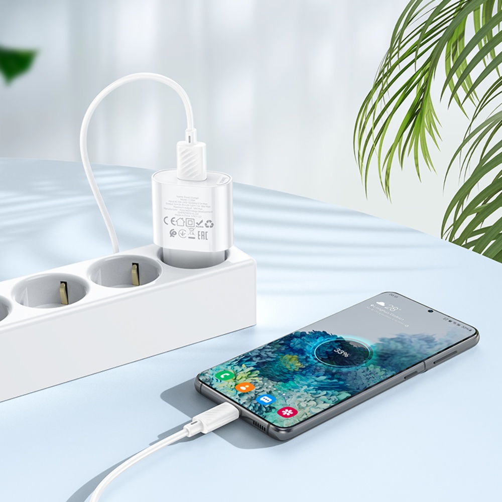 Сетевое зарядное устройство Hoco C109A USB QC 18W белое + кабель USB to MicroUSB