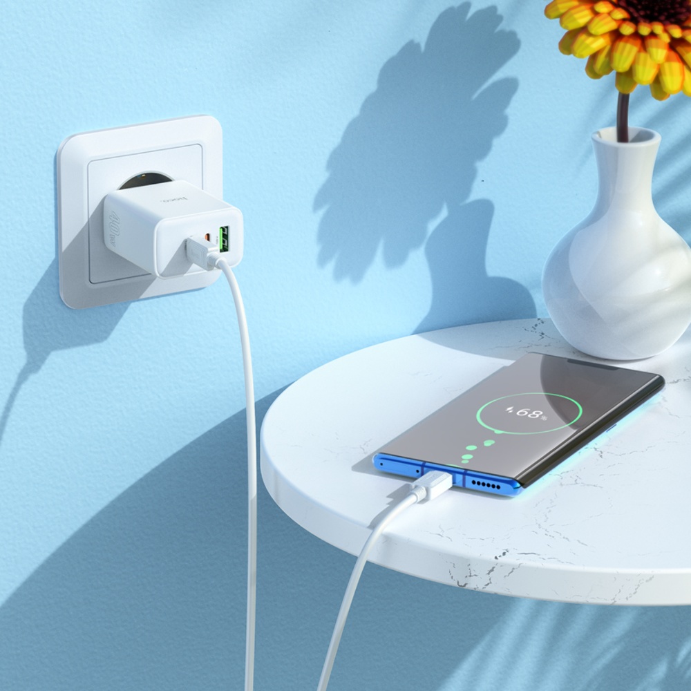 Сетевое зарядное устройство Hoco C126A USB/ 2 Type-C PD 40W белое + кабель Type-C to Type-C