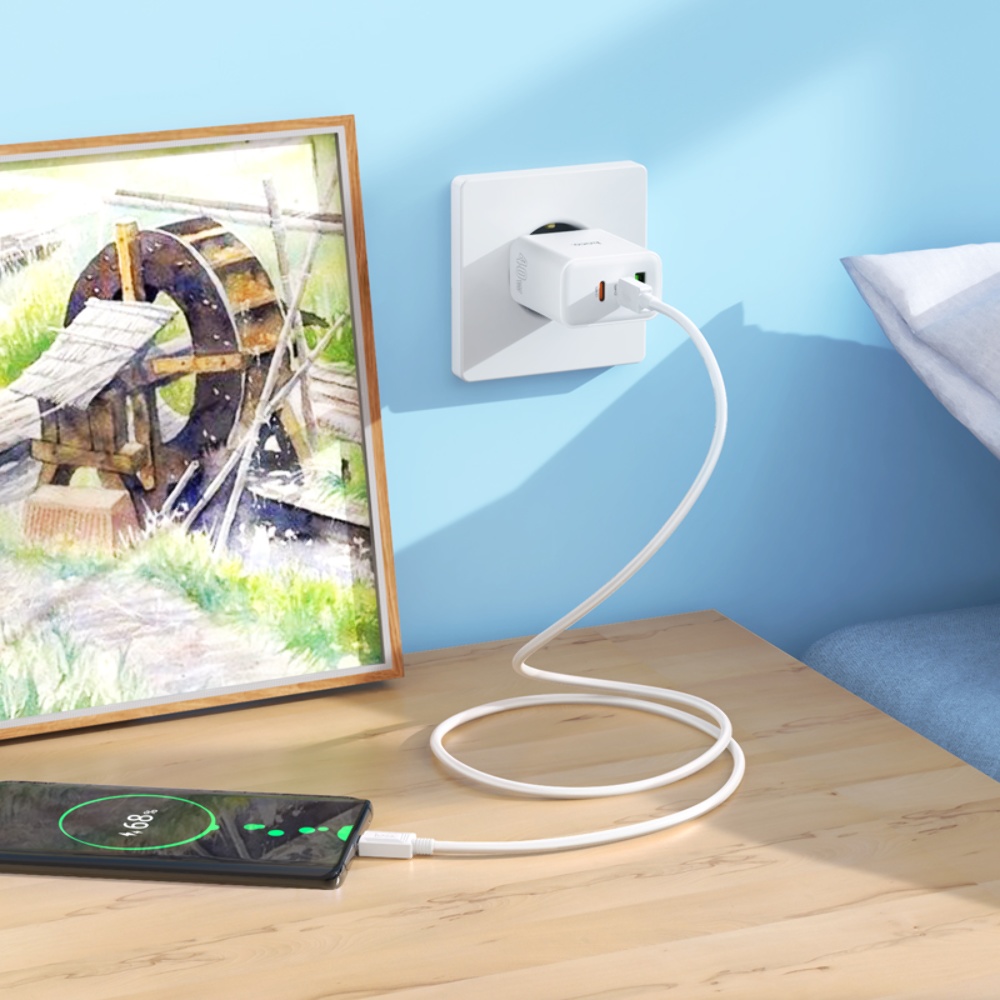 Сетевое зарядное устройство Hoco C126A USB/ 2 Type-C PD 40W белое + кабель Type-C to Type-C